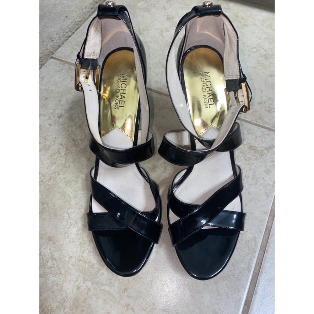 MICHAEL KORS Black patent leather dress heels~11